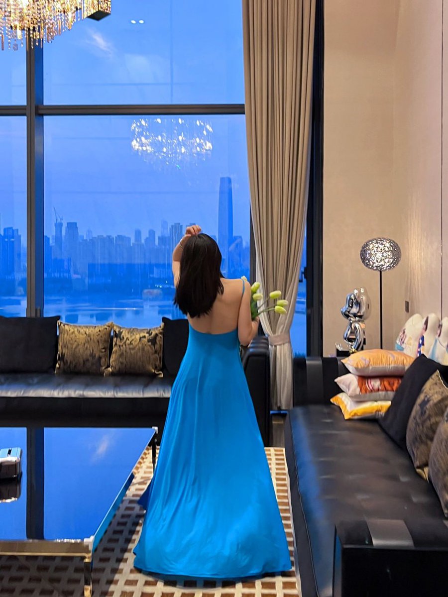 tareqmayn's tweet image. Don't you think I look so beautiful in blue?? 2years memories while I have a short hair.. 🪻👗#Princesshouse #shorthaircut