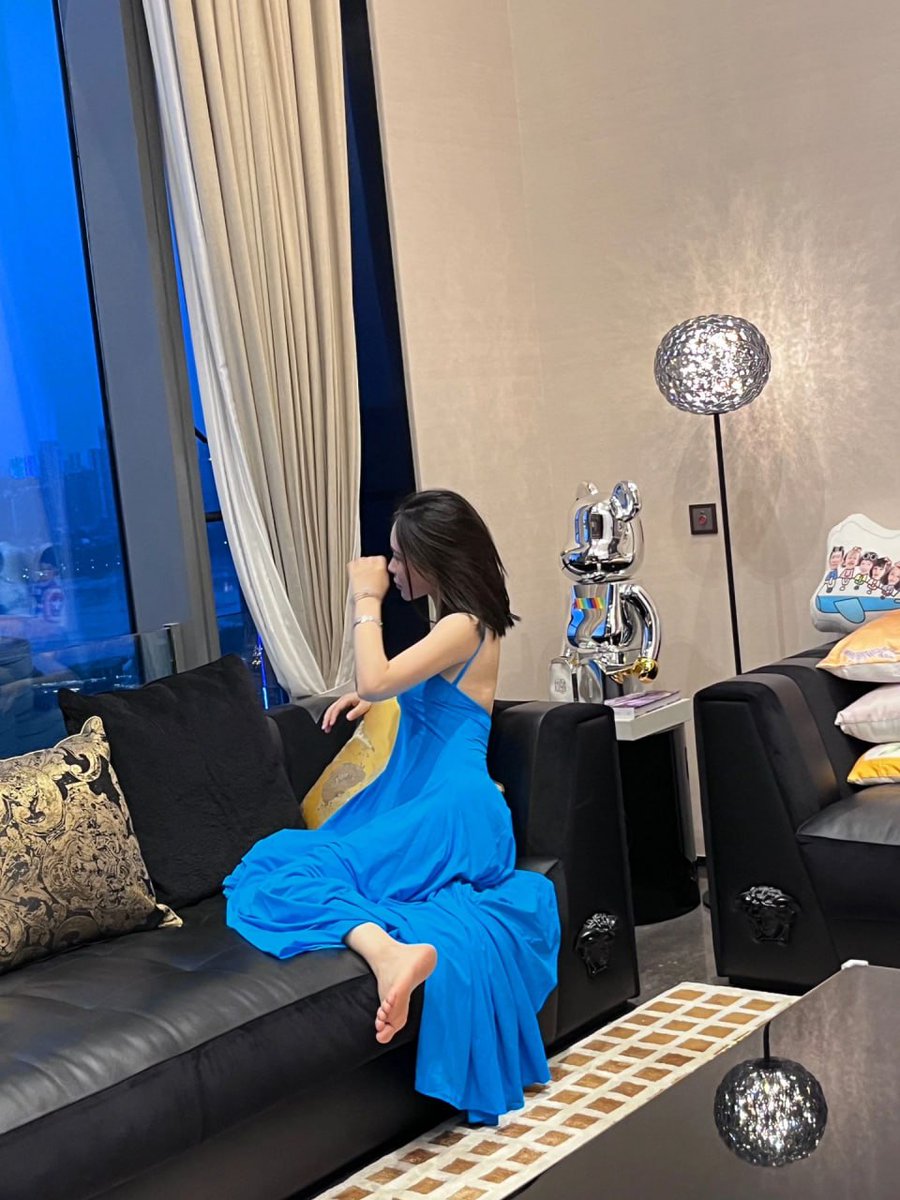 tareqmayn's tweet image. Don't you think I look so beautiful in blue?? 2years memories while I have a short hair.. 🪻👗#Princesshouse #shorthaircut