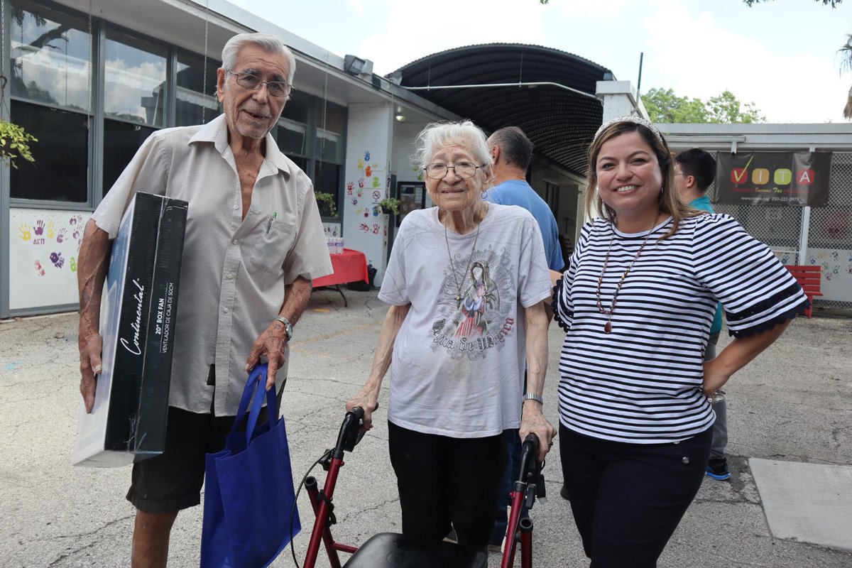 gonzabafoundat1's tweet photo. We had the pleasure of helping to kick off Project COOL with @CathCharitiesSA! #ProjectCool provides free box fans to Bexar County residents age 60+ and disabled individuals from June - September to reduce heat-related illness. 💨 https://t.co/iHMTVafP0e
