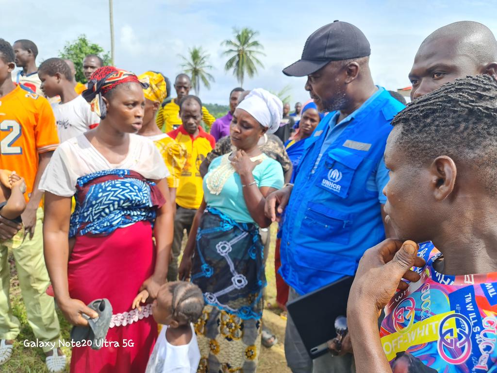Tonyakumu's tweet photo. Day3 of the 1 Week mission on Burkinabe arrivals in Liberia in River Gee County where we met at least 200 Burkinabes who have reached Liberia since March this year. Serious needs for their livelihoods, Shelter &amp; documents. Environment/land use among the key concerns from the GoL https://t.co/K8SsBxzlAm