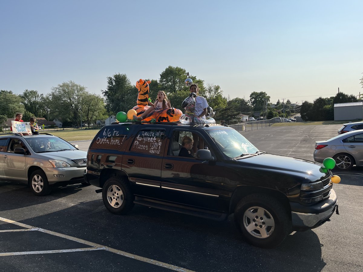 MG_Greenfield's tweet photo. Great Drive Thru Promotion Ceremony for the @MG_Greenfield 5th Graders! You'll rock @Greenfield_SD Middle School https://t.co/hUJX51ysdx