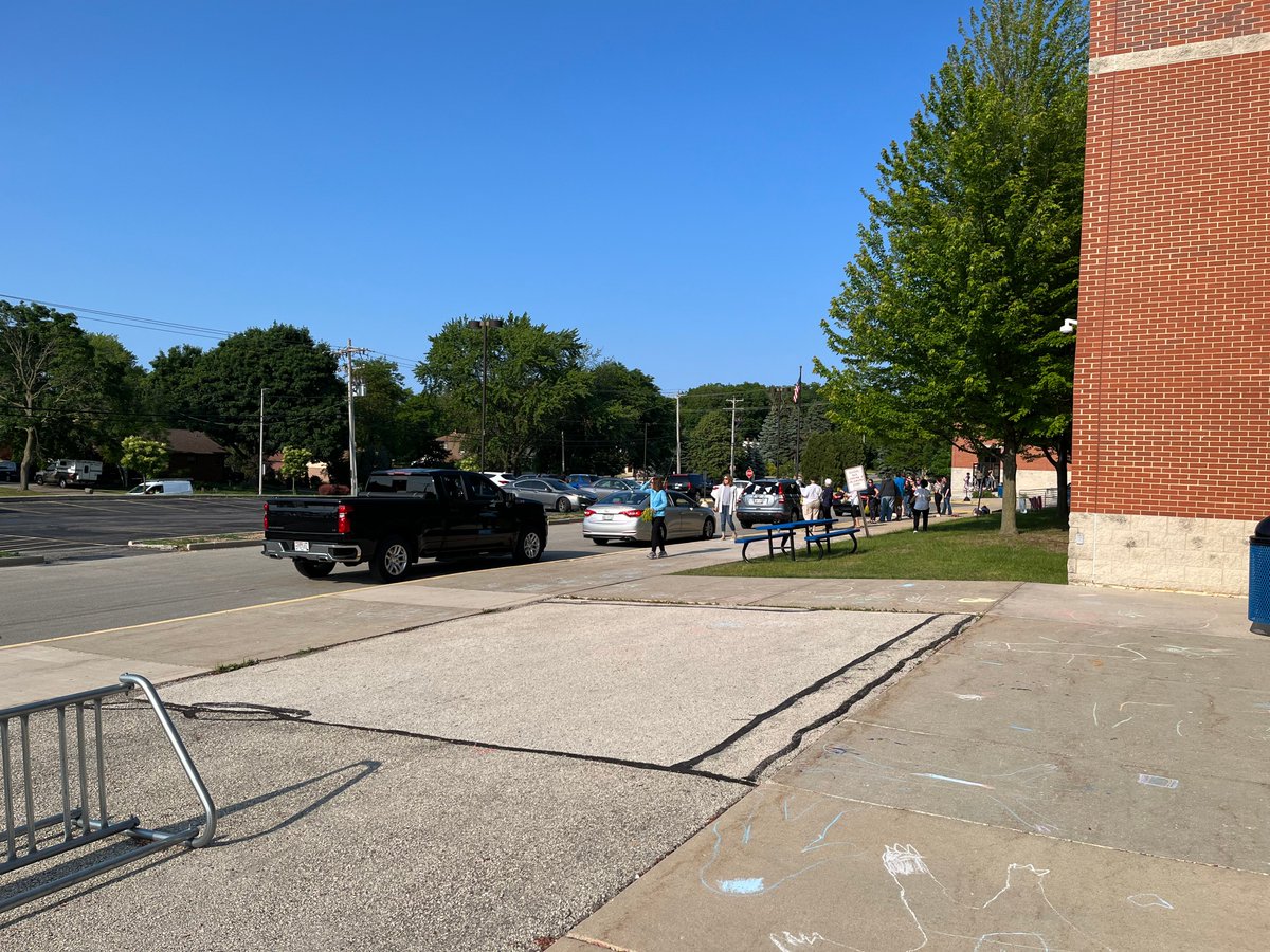 MG_Greenfield's tweet photo. Great Drive Thru Promotion Ceremony for the @MG_Greenfield 5th Graders! You'll rock @Greenfield_SD Middle School https://t.co/hUJX51ysdx