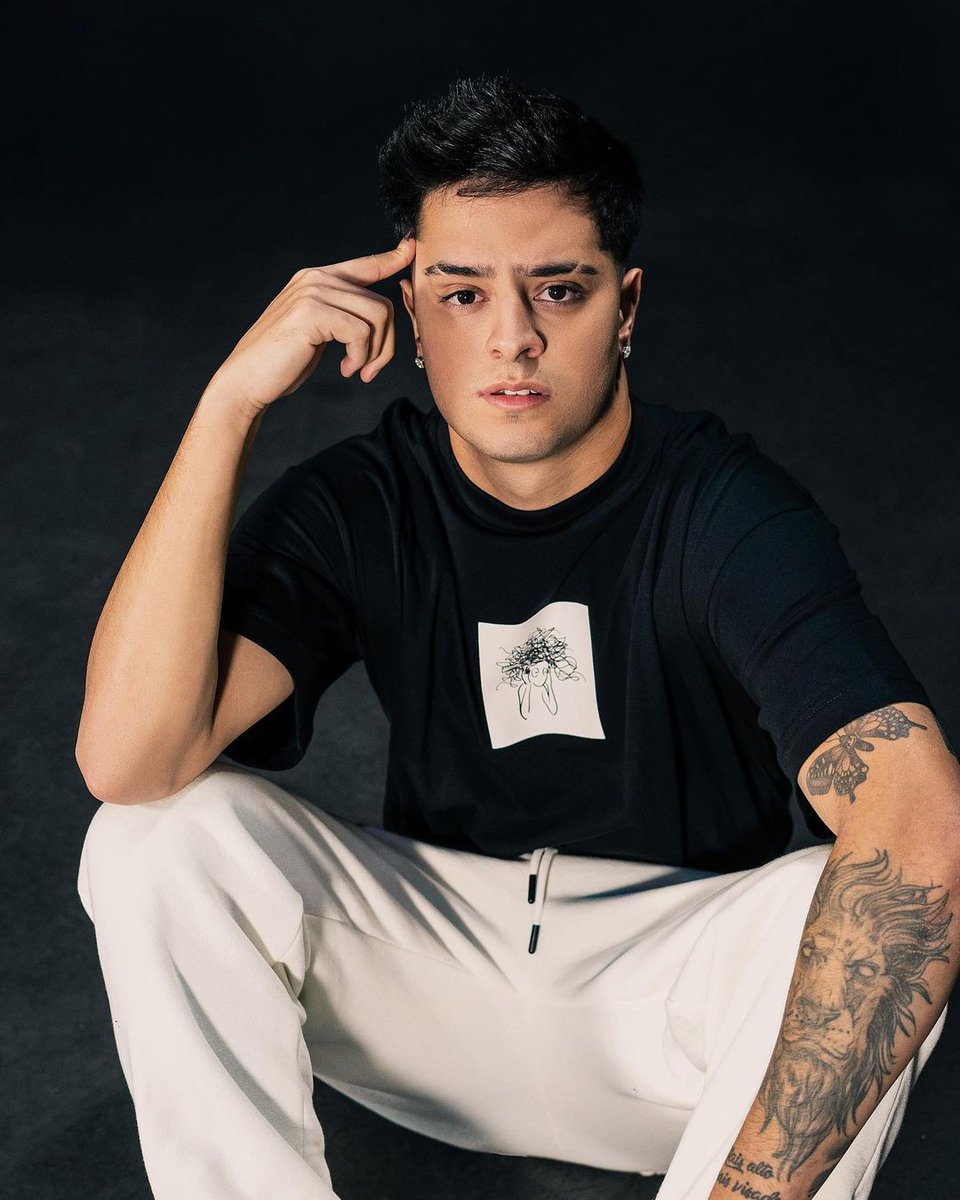 loordyz's tweet photo. Essa coleção da Werneck Company com o @loud_victor tá muito braba se tá doidooo, esqueça tudo meu irmão pra cima sempreee, tu é brabo pra krl https://t.co/A0EipCxQdo