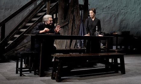Avui hem vist al @teatrescorxador una altra #Pedradetartera que m’ha fet pensar en la primera, la del <a href="/teatrenacional/">TNC</a> , en la manera que tenen les paraules de fer forat dins nostre i romandre-hi intactes, anys després. Un plaer haver-hi estat. En totes dos. 

📸 <a href="/DavidRuano/">David Ruano</a>