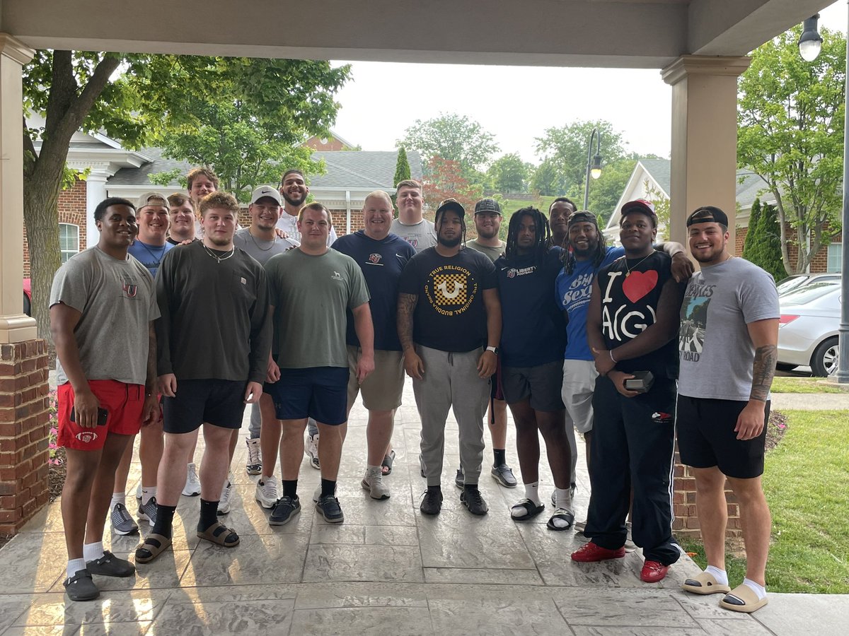 coachbilldurkin's tweet image. Great night out with the big boys upfront! These dudes can eat! Lots of laughs. #summertime #goodtimes #Flamez🔥
