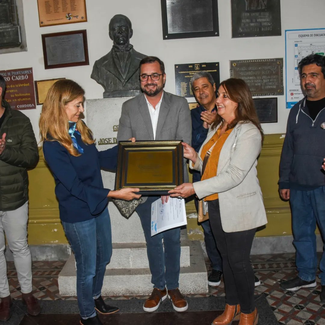 lauracubasc's tweet photo. Nos recibieron Cecilia Blengino (Directora) Gabriel Ponte (Vice director) delegados, docentes y estudiantes. Felicitaciones por garantizar a miles de cordobeses el derecho a la educación en verdad y justicia. https://t.co/TrFL54eZEN