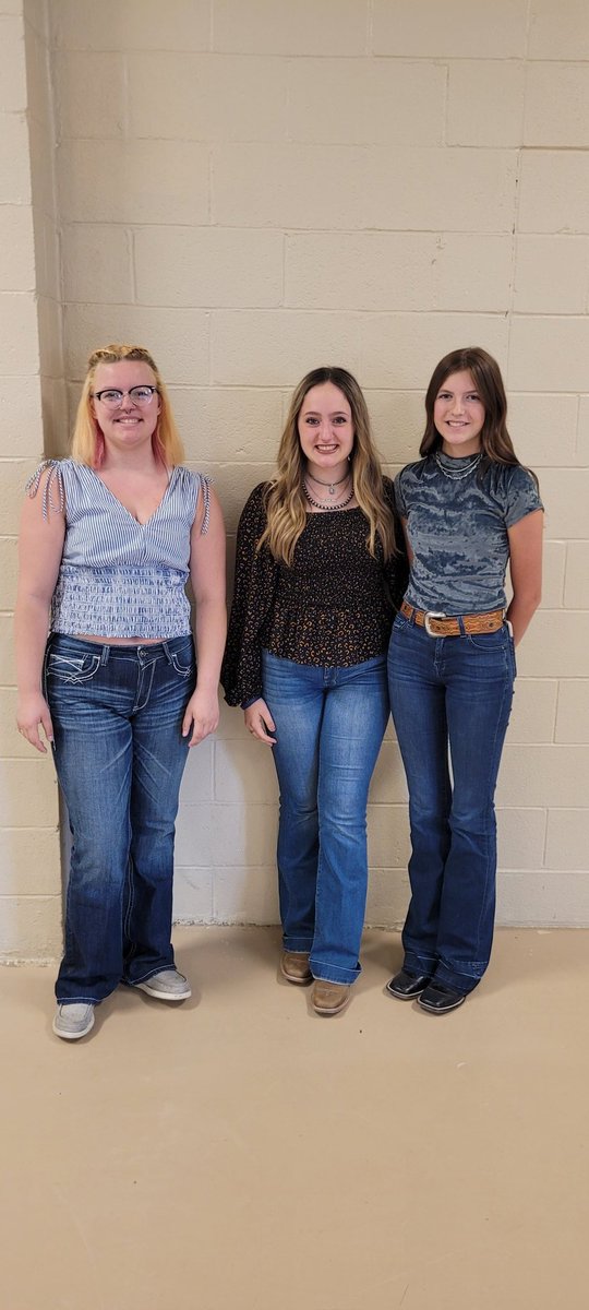 CC_FFAChapter's tweet photo. Today we were at the State Dairy Judging Contest held at our own Whitley County Fairgrounds. Beautiful animals were evaluated today and a first time team of Karaline, Carly and Holly was able to place 7th as a team! Karaline was 6th individually and Carly was 8th individually!! https://t.co/BLRMbVdTai