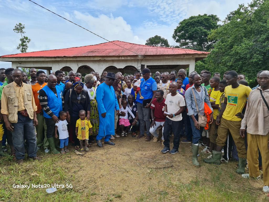 Tonyakumu's tweet photo. Day3 of the 1 Week mission on Burkinabe arrivals in Liberia in River Gee County where we met at least 200 Burkinabes who have reached Liberia since March this year. Serious needs for their livelihoods, Shelter &amp; documents. Environment/land use among the key concerns from the GoL https://t.co/K8SsBxzlAm