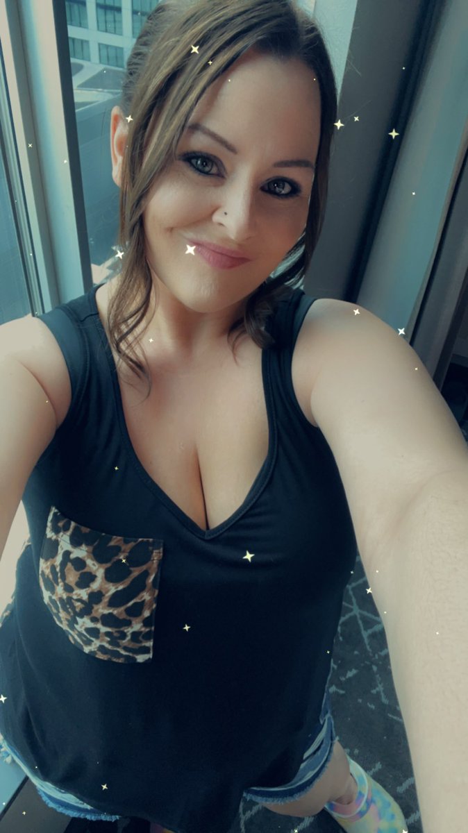 Amanda022186's tweet photo. Super excited to be in Nashville for CMA Fest week and @ShaniaTwain @KelseaBallerini @breland !! 💜 https://t.co/11CEc9YqZf