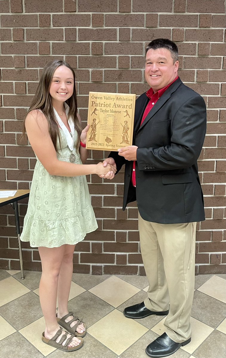 Congratulations, Taylor Monroe! 🥎

OVHS softball player Taylor Monroe was named as the Patriot Award recipient at tonight’s Spring Sports Banquet. @ovhs_patriots