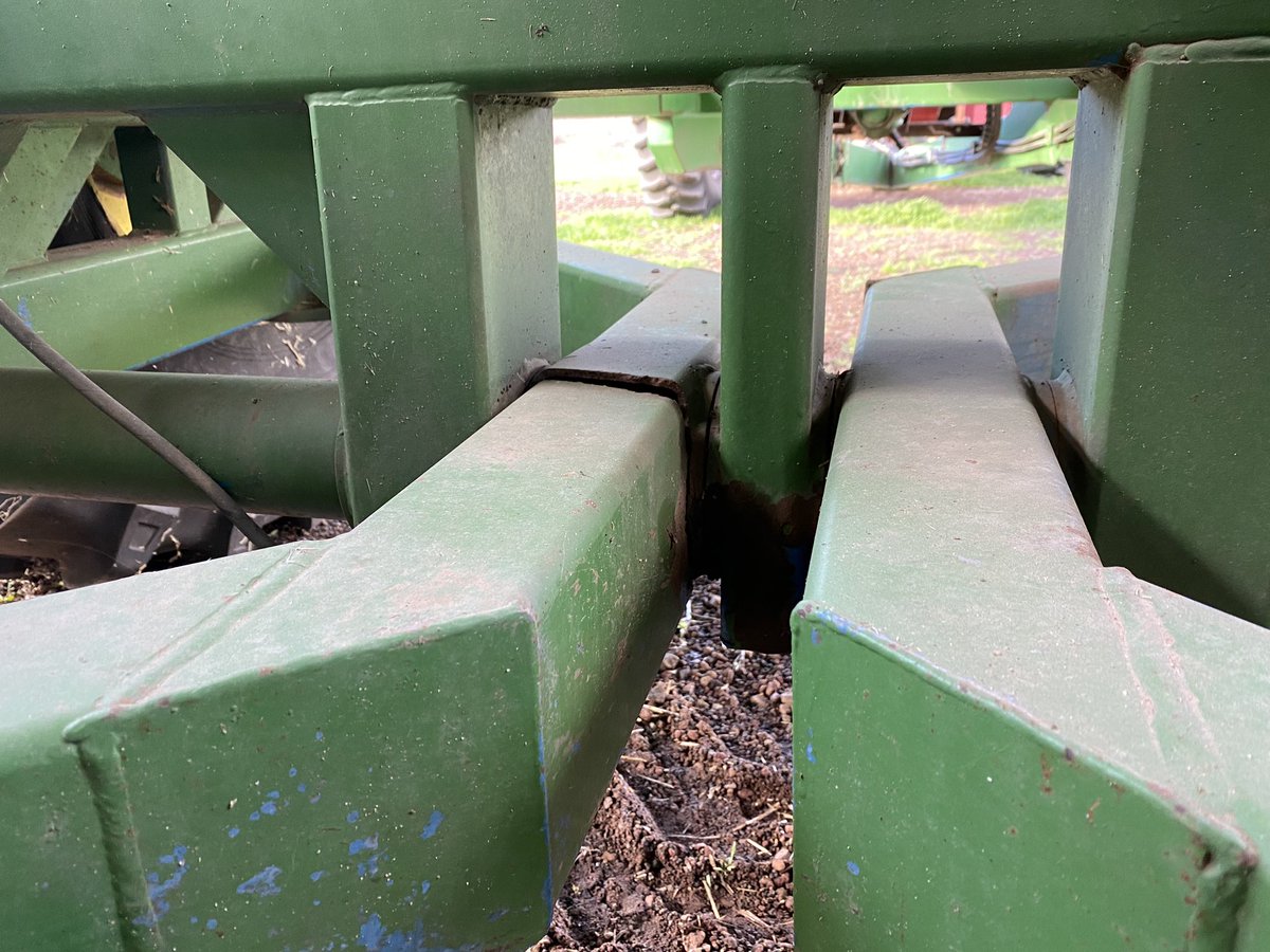 ryan_milgate's tweet image. I’ve got our 25t Finch chaser bin for sale $70k +GST, In excellent order apart from crack in walking beam in pic.
Located Minyip Vic 
Will buy a box of Melbourne longnecks for a retweet or share that leads to a sale 🍺👍