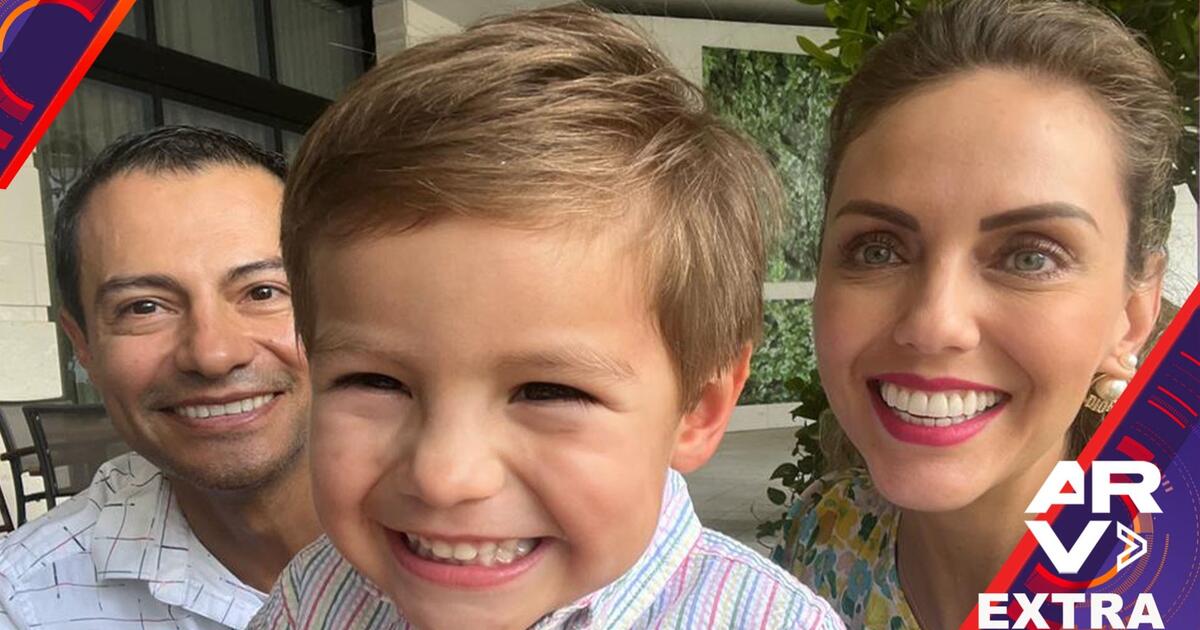 AlRojoVivo's tweet photo. La presentadora de #AlRojoVivo, #JessicaCarrillo, presenta a su esposo #RaúlÁngeles y junto a su hijo ambos revelan si están listos para un segundo bebé.
VIDEO => https://t.co/C2MlYu0aM6 #famosos #telemundo #celebridades #watchnow https://t.co/QPdy9DSvGY