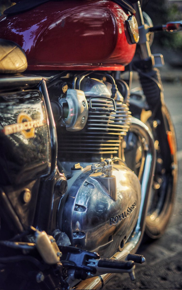 Always glad to be onboard the awesome @royalenfield #Interceptor650! ❤️

#RoyalEnfield #RidePure #photography #photographylovers #motorcycles #love #delhi #thursdaymorning