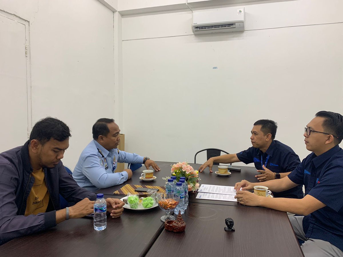 choi_ruman's tweet image. SILATURAHMI - Mendadak mendapat kunjungan teman-teman dari Kantor Imigrasi Kelas II #mimika. Walau hanya sekitar 30 menit, banyak mendapat informasi tentang pengawasan orang asing di #timika sebagai tenaga kerja maupun sekadar menikmati wisata alam di Kota Dolar.