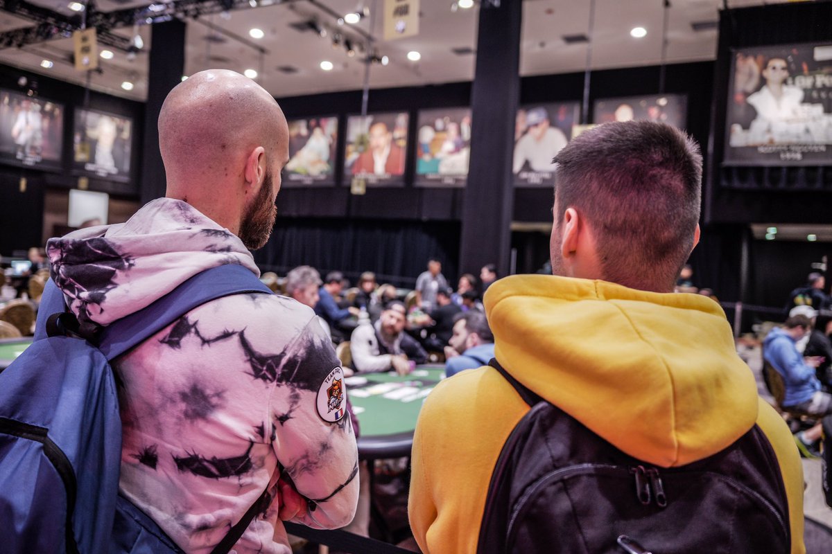 🇫🇷 À 20 minutes du Day 3, Boris fait tapis avec QK payé par paire de 7. Malheureusement, pas de miracle cette fois-ci : J-8-8-3-A. C'est donc la fin pour Lebordelaii qui nous a fait vibrer jusqu'au bout ! ✊

👉 WSOP : $1,500 6-Handed
👉 Place : 17ème
👉 Gains : $28,654