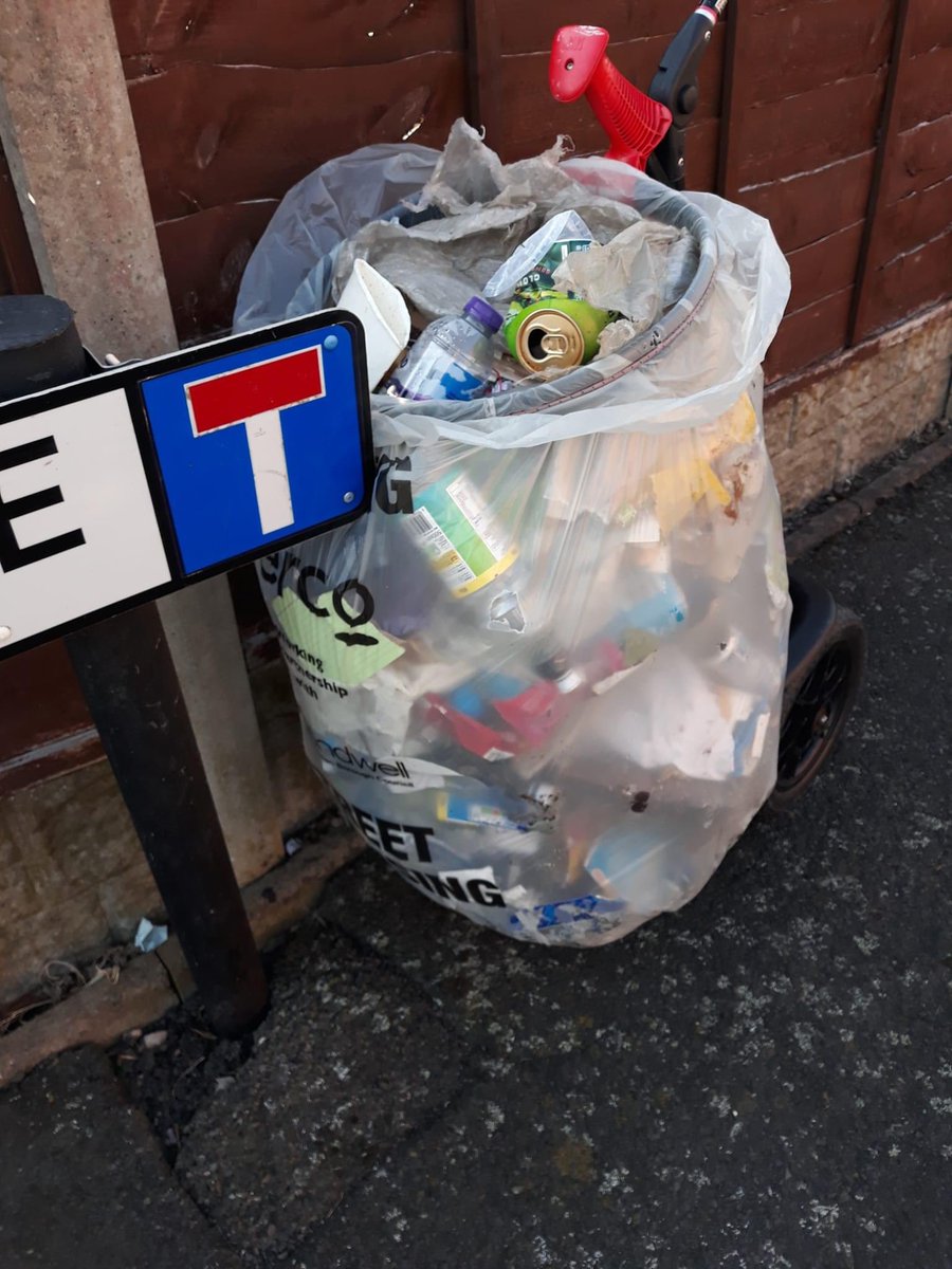 Litterwatch1's tweet photo. Just as we #signedoff yesterday, Jane & Lenny completed their 3rd #litterpick of the day….3rd!!! 🙀
This #rubbish has been removed from Britannia Rd & the surrounding area.
Thank you Jane & Lenny! 💕
#litterwatch #adoptastreet #volunteersmatter @sandwellcouncil @SercoESUK https://t.co/Z2QzLj10XR