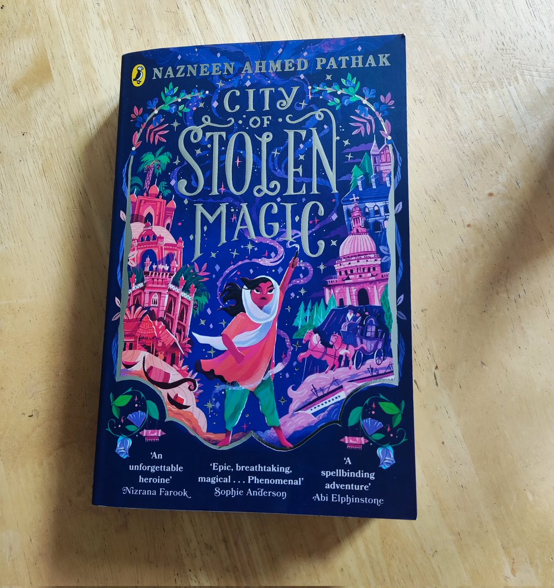 Absolutely loved this story set in colonial India and Victorian 🇬🇧 #CityofStolenMagic is @nazneen372 captivating debut.