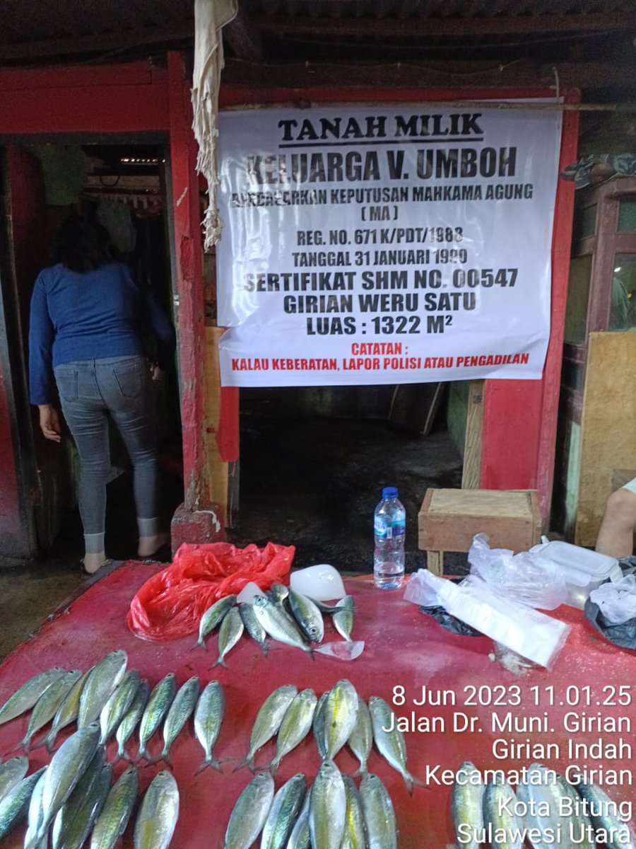 davidtea79's tweet photo. Betapa susahnya kami mencari keadilan atas tanah kami, melawan putusan MA yg di PALSUKAN oleh mafia2 tanah yg menyerobot tanah milik keluarga kami..memang hukum untuk mereka yg berduit sja rasanya benar 😩 mhn bantuanny🙏 @mohmahfudmd @jokowi @MahkamahAgung @ListyoSigitP https://t.co/DkBi2H1fSc