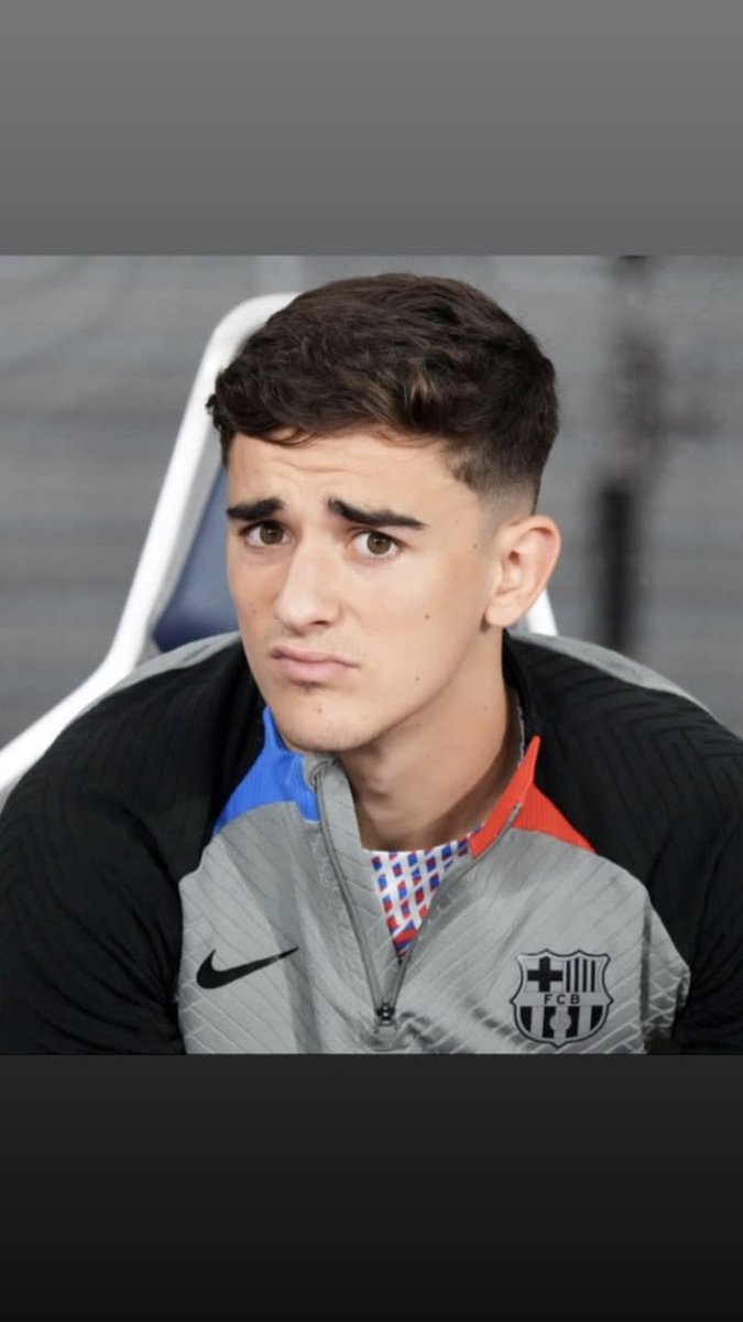 غافي ؟

تشافي: يضع شغفه في كل شيء يقوم به إلى حد كبير. عندما يمر من جانبي في الملعب أصاب بالقشعريرة بسبب الطريقة التي ينافس بها، يسيطر على قدميه ولديه شخصية لا تُصدق