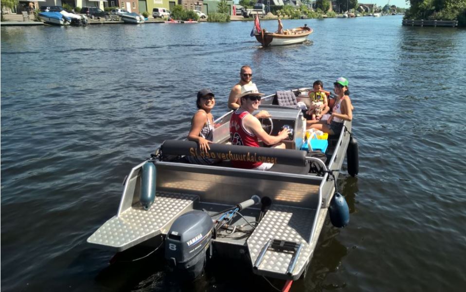 Dit weekend is alles weg, maar vandaag en morgen nog enkele boten beschikbaar! #visitaalsmeer #aalsmeer #westeinderplassen #dagjevrij #sloepverhuur