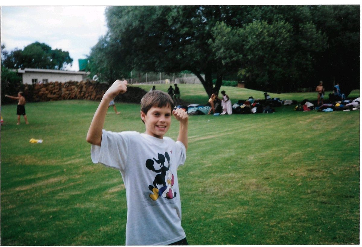 So a few months ago I woke up in the wee morning hours, stretched to my notebook and wrote down the following title:

Turned out quite nice when I gave these words life. 

Have a look at my Blog

P. S. This is 10 years me, wearing a hand me down shirt. 

luanflyingkites.wordpress.com/2023/06/07/die…