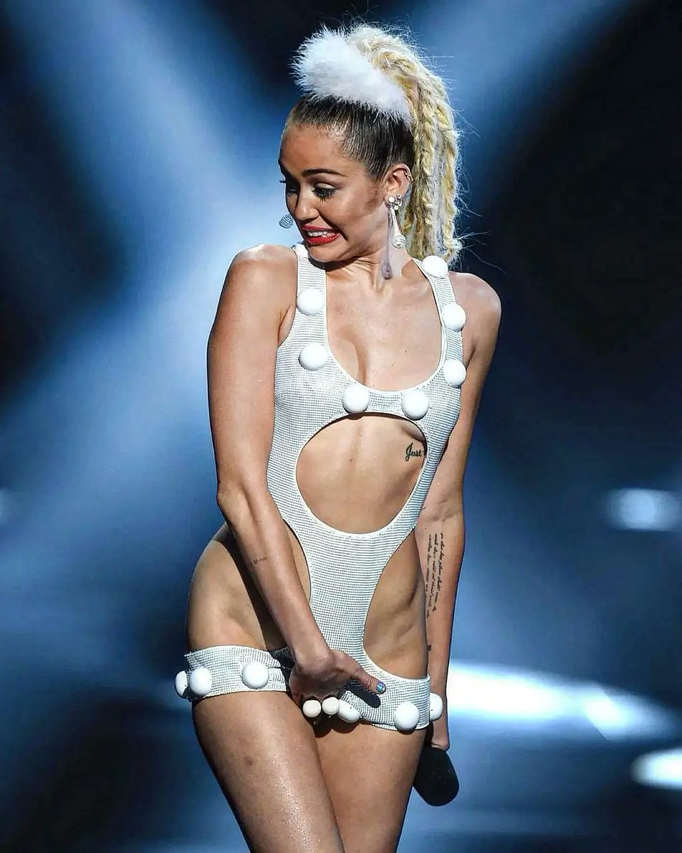 MileyCyrusMC69's tweet photo. vma, 2015
#mileycyrus https://t.co/5TUd9wmKMg
