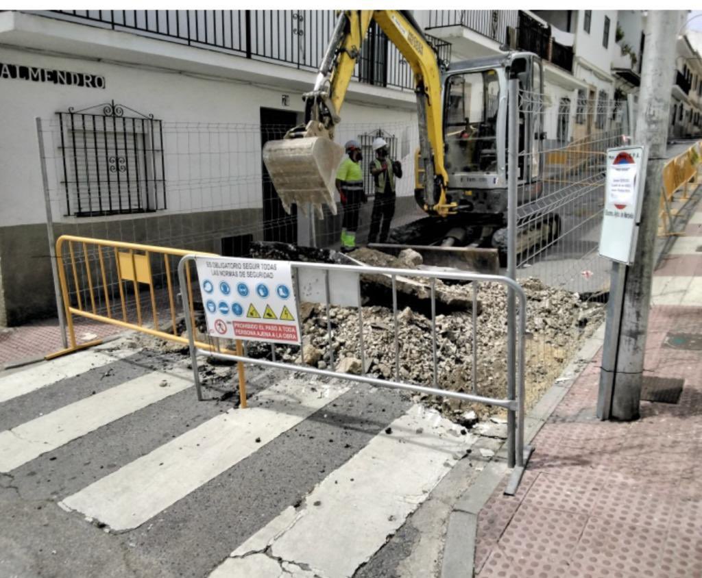 javigane's tweet photo. Buenos días 🤗⛅️ #sanpedrodealcantara la @TenenciaSPA e Hidralia  inician  las obras ⚠️🚧👷🏼‍♀️de remodelación integral de las calles Almendros, Peral, Los Naranjos, Vejer y Monda, en el barrio de Los Catalanes.Continuamos trabajando para mejorar nuestra ciudad. https://t.co/U7GbEd3Xvo