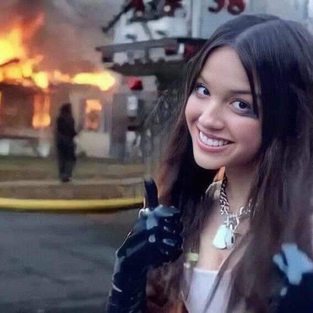 melisoooyaaa's tweet photo. Después estreno de la adaptación cinematográfica del hit Wattpad, “Culpa mía” abro hilo con una reseña/crítica/reacción a la peli.

Así que, abro hilo viendo la película de Culpa mía para que tú NO tengas que verla. (En serio, no la veáis, es muy mala). 🧵 https://t.co/NVxpDe5E8m