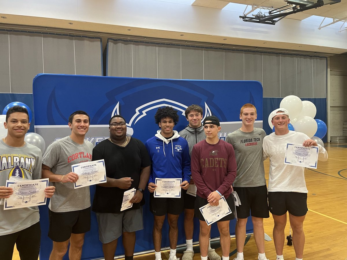 Congrats to our football guys who participated in College Recognition Night! All these guys will be moving on to play either 🏈or🥍next year! Great examples of #multisport athletes!
Congrats to: Steve🏈, Luc🏈, Justice🏈, Kyle🏈, Collin🏈, Dilsy🥍, Brody🥍and Carter🥍!