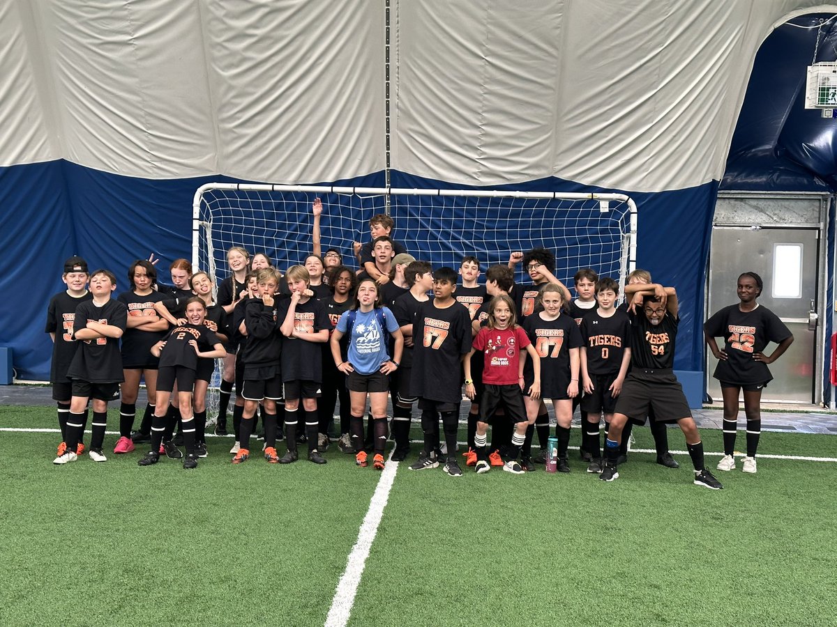 BonishNicole's tweet photo. Teamwork, soccer, fun, and grit!! The Algonquin Tigers 🐅 were fierce competitors in the RDSB tournament! #arps2022 https://t.co/kVMbCHDHeO