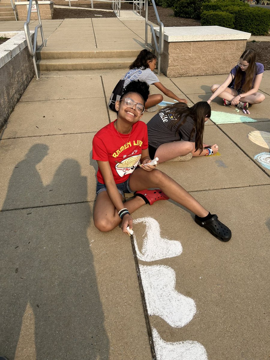 Outside with these wonderful #mariners on the second last day. Played some games, drew some pictures, and celebrated the Phys Ed Student of the year! Going to miss these kids so much as they move to the HS but we are so proud of their achievements 🥰🙌🏻
