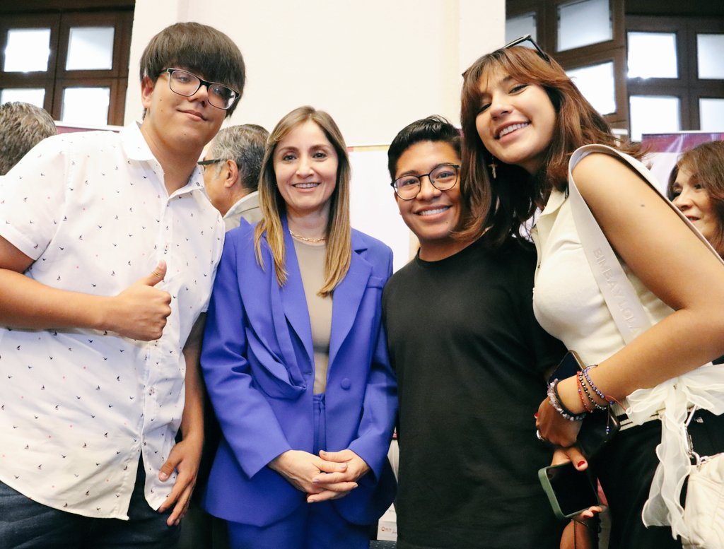 CynthiaCanteroP's tweet photo. En el conversatorio "Gobernanza Plural y Ciudadanía para Jalisco" de @ConfioEnMex, platiqué como desde la #ContraloríaGDL con el modelo #MiradaPública, la participación ciudadana es el centro de todas nuestras plataformas y programas, un ejemplo son las #AuditoríasParticipativas https://t.co/C8jADE3sQn