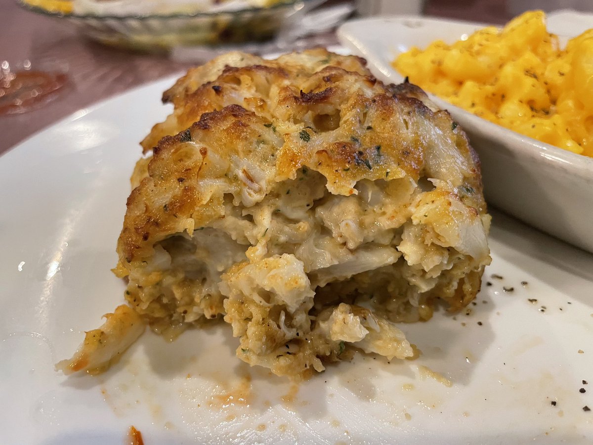 @CostasInn crabcake game in early June is 🔥🔥🔥🔥🔥🔥

#crabs #crabcakes