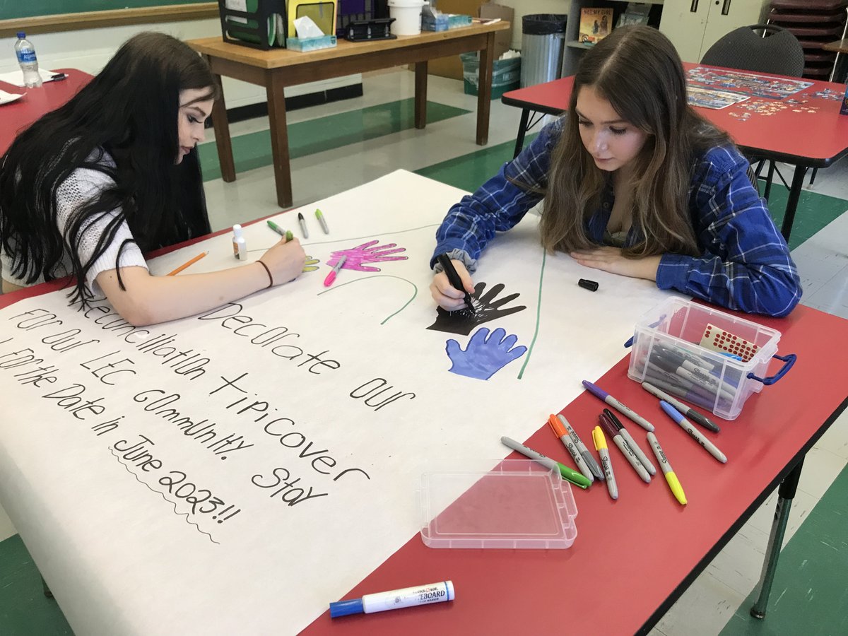 CJamEdu's tweet image. Travelling 2 #YWG 4 @NCTR_UM #ImagineACanada 2 attend National Ceremony 2 share their vision of a reconciled Canada w/ other Honourees; so proud of these two Ss leading @KatarokwiLC to support our growth as a community; youth are the change leaders @LimestoneDSB @Alt_ContEd_LDSB