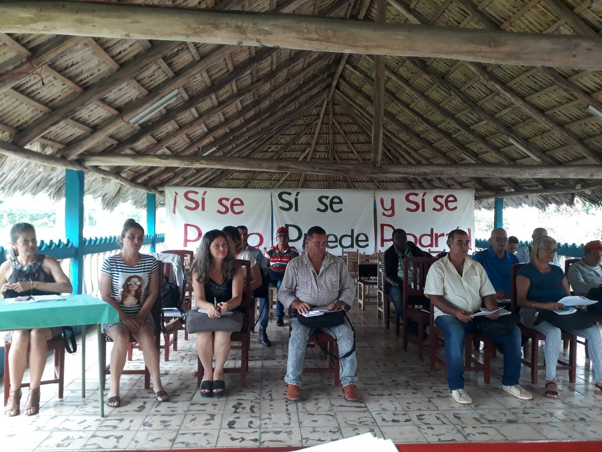 #AnapCiegodeAvila Presidida  por el Buró Provicial se efectua reunión con presidentes municipales, evaluandose las direciones de trabajo de la organización,los compromisos y acciones para  #LatirXUn26DeVictorias
#PorCiroRedondoTodo
<a href="/RafaelAnap/">Rafael Santiesteban Pozo</a> <a href="/GuemesFrank/">Frank Guemes Alonso</a> <a href="/AnabelRamrezLp2/">Anabel Ramírez López</a>
