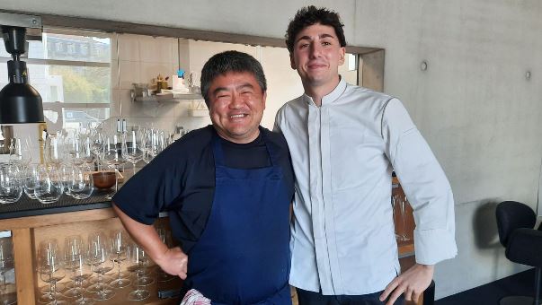 icidromeardeche's tweet image. Un Ardéchois remporte la finale de Top Chef sur M6. Hugo #Riboulet, originaire de #Chomérac s'est imposé lors de la finale, hier soir.
francebleu.fr/infos/culture-…