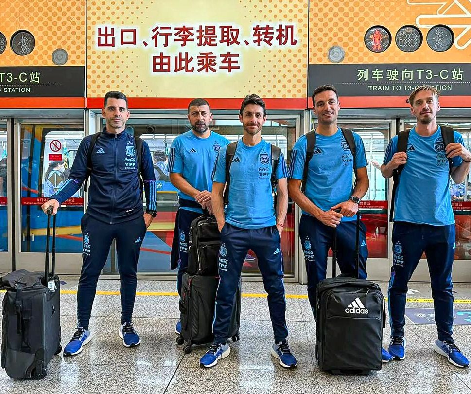🇦🇷⭐ El cuerpo técnico campeón del mundo ya está en China.