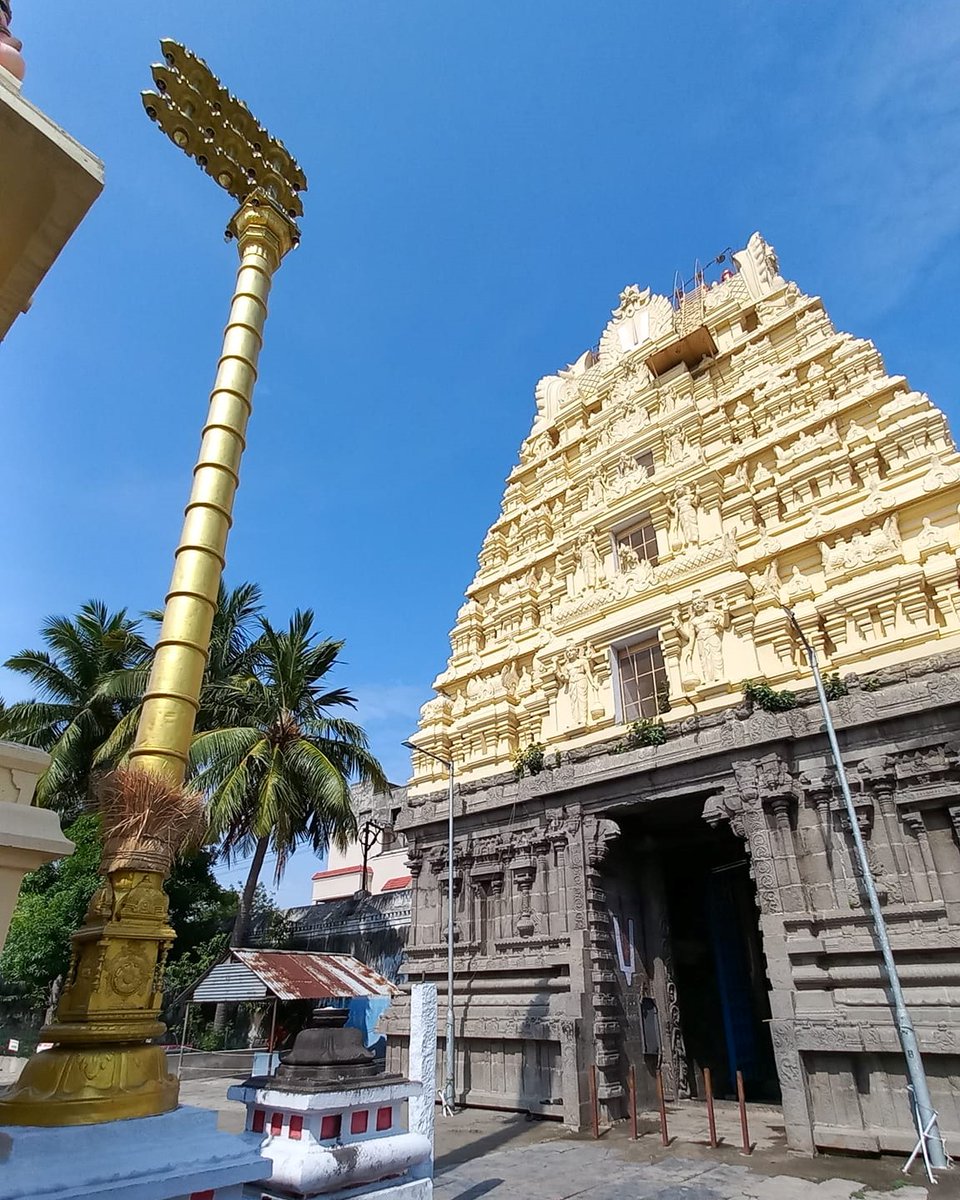 IndraniTweeets's tweet photo. NEW in blog - Exploring Yathothkari Temple in #Kanchipuram - 47th #DivyaDesam Discover the beauty and spiritual significance, idol of Bhagwan Vishnu in unique reclining posture.
Read more --> https://t.co/LYoJsf6xOH
#travelblog #TamilNadu https://t.co/7w01Cyvau9