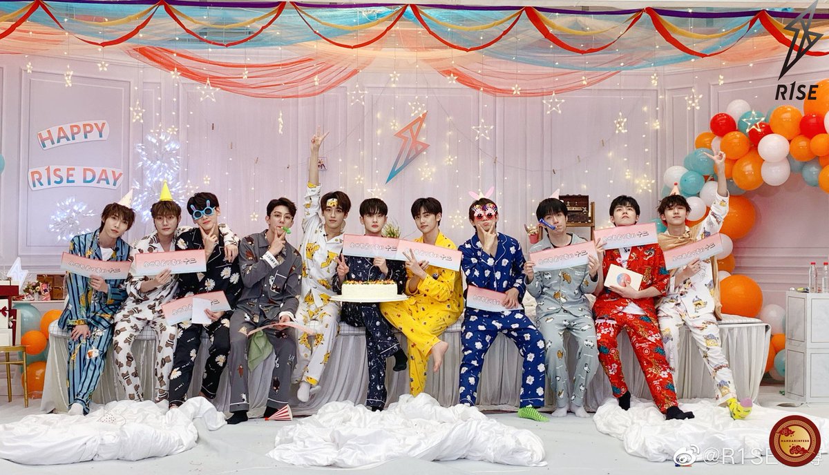 mandarinfess's tweet photo. [Nihao] happy 4th anniversary to r1se⚡🤍 https://t.co/iyhqYhQKXg
