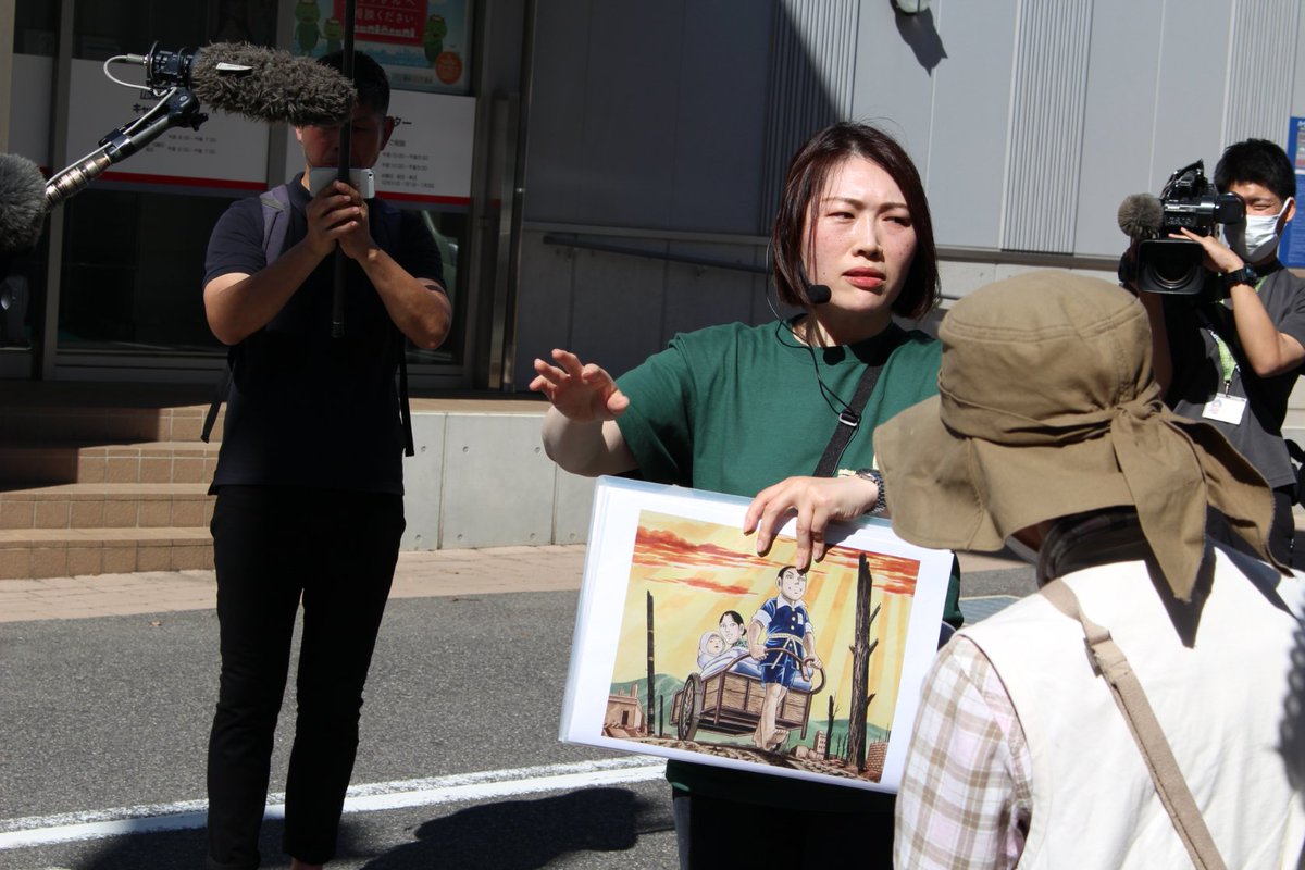 Gen_anniversary's tweet photo. フィールドワークレポpart2

30℃近い気温の中、  アラビア語版支援のゲンTシャツを着た実行委員、翻訳者、一般参加者の方と一緒に中沢先生の生家があったとされる場所をはじめ、ゲン縁の地をめぐります。
イラスト、解説と一緒に、マンガの場面が鮮明によみがえってきます。
#はだしのゲン50 #Gen50th https://t.co/SBkgWLxiQN