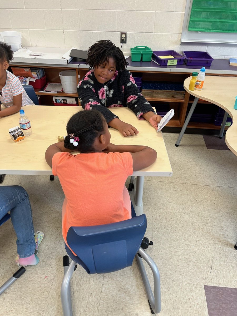 SraChupnick's tweet photo. Gr4 from @MAndrulonisLMES, Schmidt, @mrsjacobsLMES, Dr. Downs, &amp; @williamsonlmes classes @LyonsMill READ BOOKS THEY WROTE IN SPANISH TO K-3 STUDENTS!
@BCPS_Passport @OWLteamBCPS @BCPS_Sup @bcpstv #MarylandSealOfBiliteracy #CollegeAndCareerReady #LanguageIsLiteracy #BCPSpassport https://t.co/vH5FI8JPeM