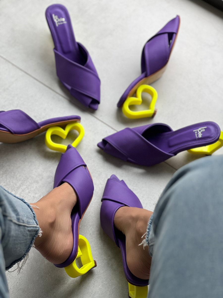 LinaPolania's tweet photo. Amigos en Miami. Estaré con Mi Marca de zapatos La Pola By Lina Polania en un pop up espectacular ⚡️. Jueves a Domingo. Habrá de todo. Cada marca esta llena de amor y de ADN Latinoamericano. Somos como 30 creadores que soñamos con impactar a la mujer frente al espejo. https://t.co/7P0iUsn32H