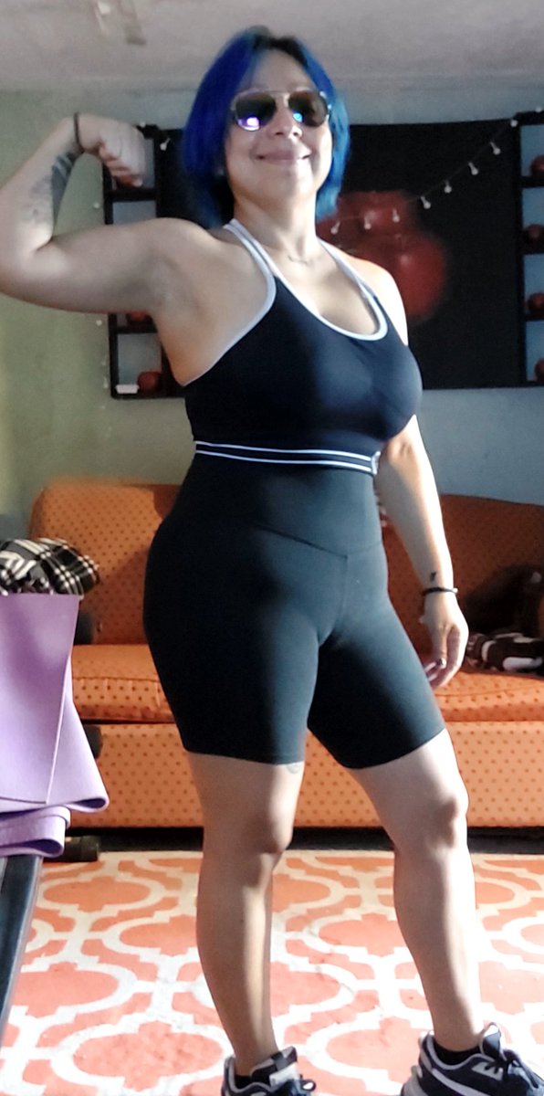 DarkKeyboard37's tweet photo. #gymgirl #fitness 💪🏽 https://t.co/FtIiHffJcy