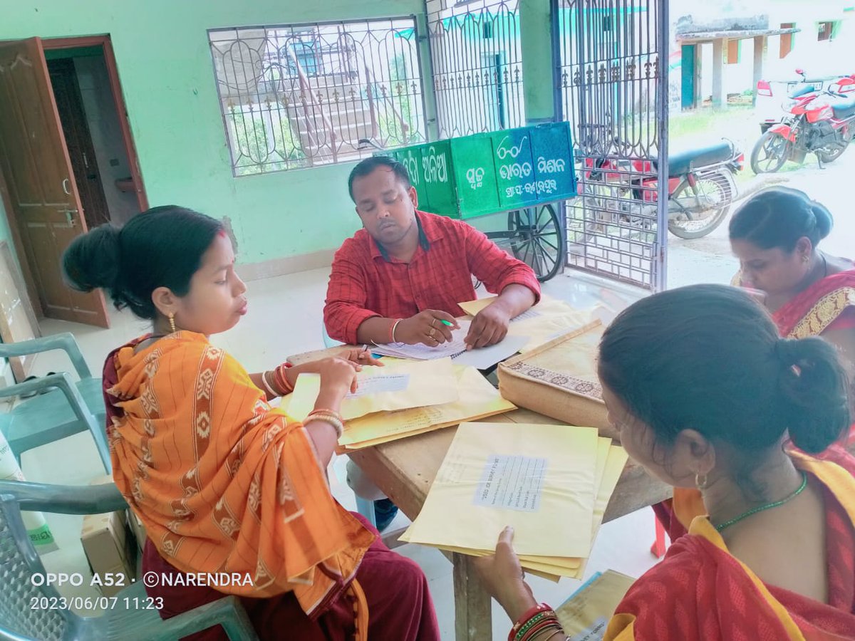 Psamiti_Oupada's tweet photo. During collection of filled ICR survey forms from Enumerators by our Survey Supervisor. 

Remaining ICR survey forms shall be scanned on 08/06/2023 at the Zonal Centre in Balasore. 

@DBalasore 
@ZPBalasore 
@oscbcofficial https://t.co/PRluz7NLt7