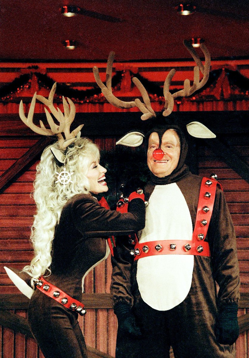 1985 A hysterical Dolly Parton laughs it up as she and Bob portray Santa's reindeers during a comedy sketch on Bob Hope’s Christmas Special. @DollyParton @BobHopeUSO @BobHope @BobHopeTheatre