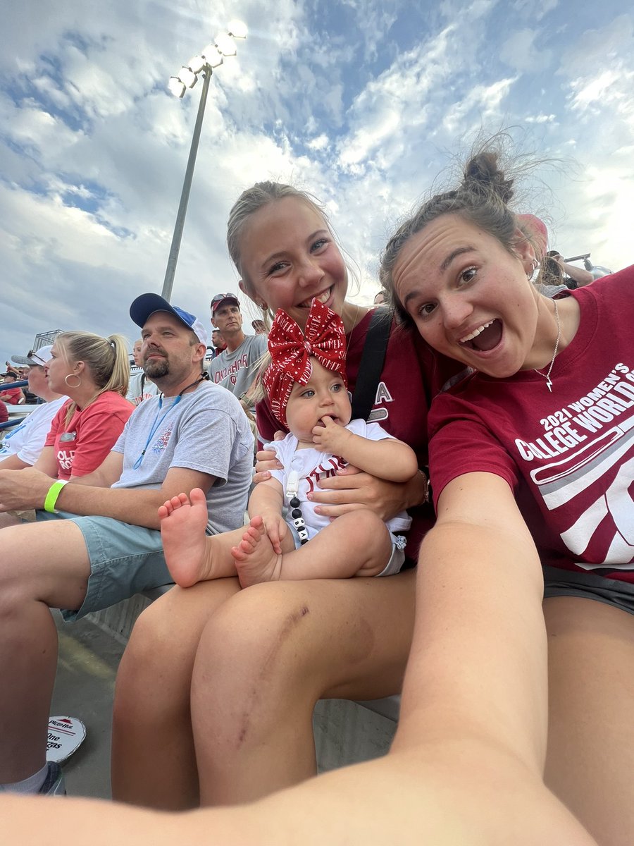 Had to start training them young! So excited to watch Florida State Vs. Oklahoma in GAME 1 of the Championship Series with @krb1121 !
#futuresoftballplayer #bestfriends #WCWSSelfie #WCWS