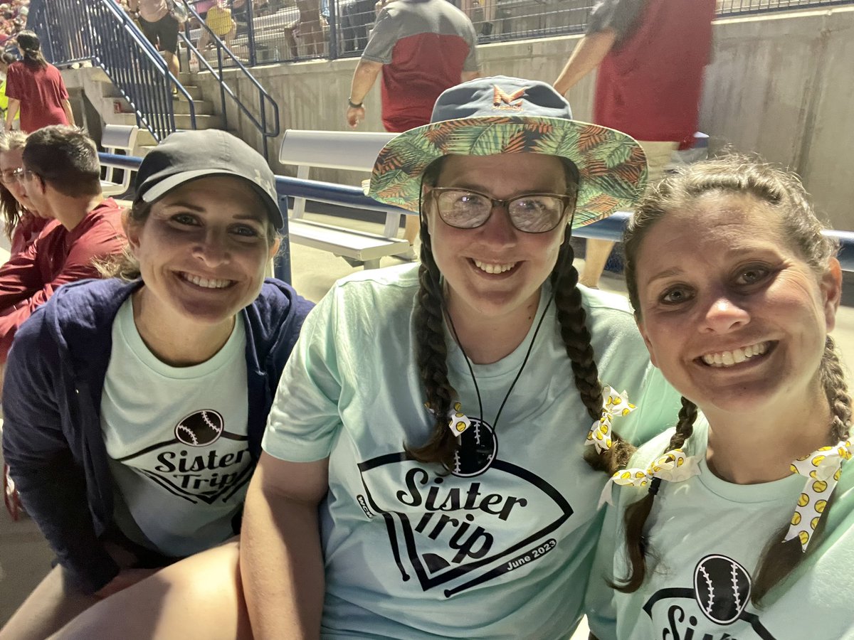 McShepyMusic's tweet photo. Starting back up after 2 stadium evacuations! #wcwsafterdark #sistertrip https://t.co/kBJcyUteqc