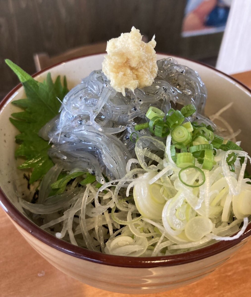 uosho0715's tweet photo. こんにちは🌸

魚翔ランチです🐟✨️
この後11:30〜営業開始🌸

本日 生しらす入荷してます!!🐟

☆生しらす刺身(3点ランチ)
☆生しらす丼ランチ
☆生しらす＆釜揚げしらす丼 ランチ🐟

本日も皆様のご来店お待ちしてます😊🌸

 #魚翔 #ランチ #北久里浜 #駅前 #生しらす #横須賀 #居酒屋ランチ #昼飲 https://t.co/o0JCSWUjVP