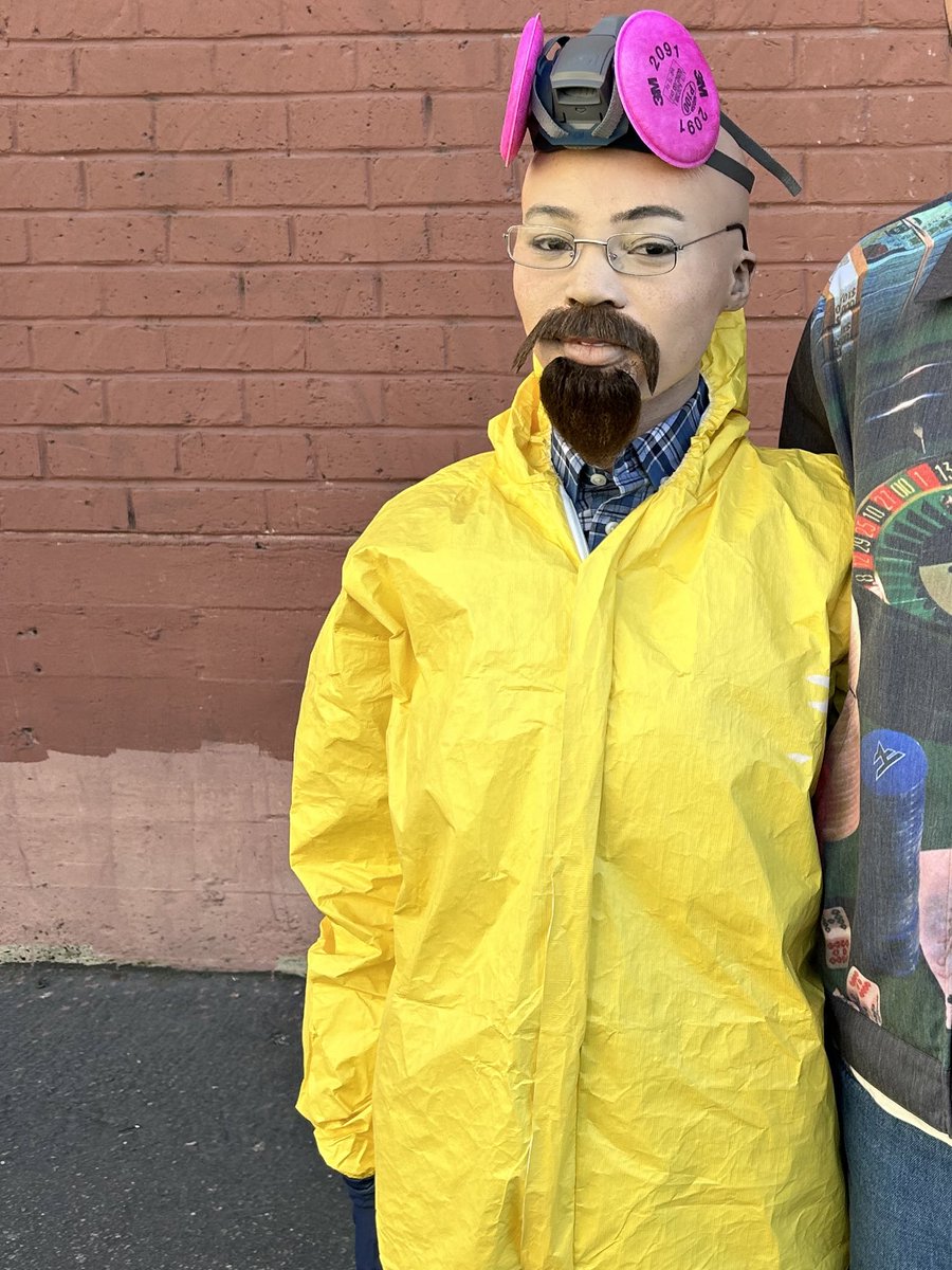 regular outfit vs walter white cosplay🫡