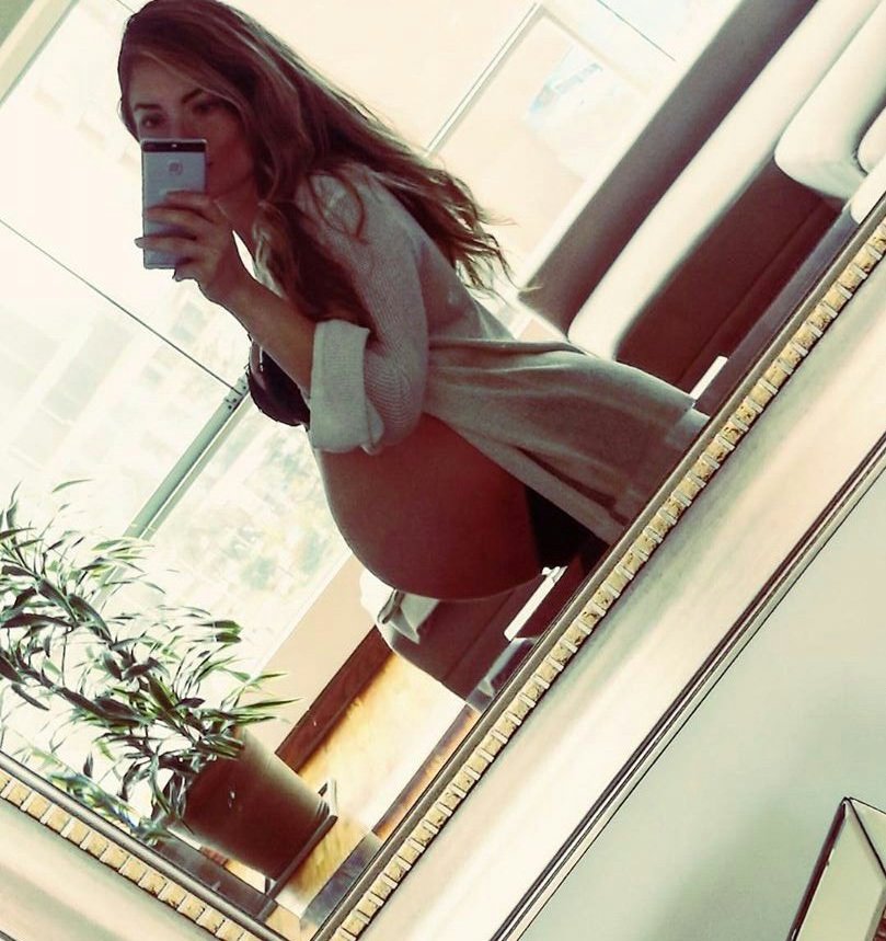 Madison posing for a selfie #PregnantFetish #PregnancyKink